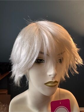 White Layered Short Wig - Fashion Hairpiece